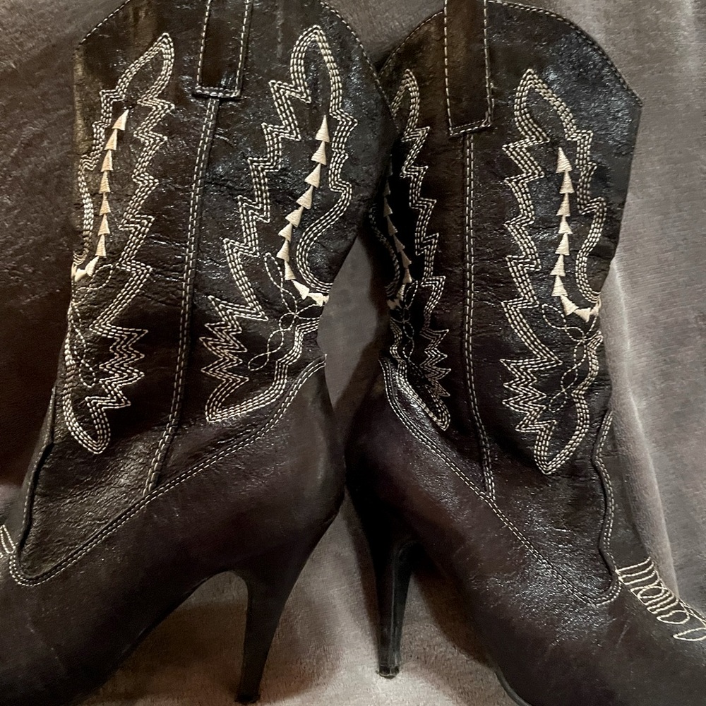 Chic high heeled cowgirl boots! Worn only once, like new!4 inch heels